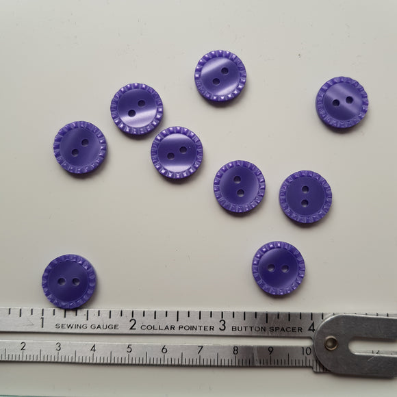 Button 14mm Round, with Cut Edge in Dk Lilac