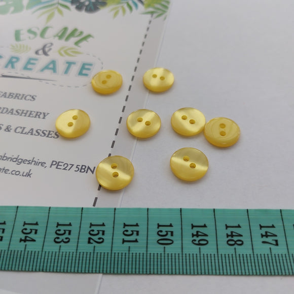 Button 14mm Round, Pearlised in Lemon