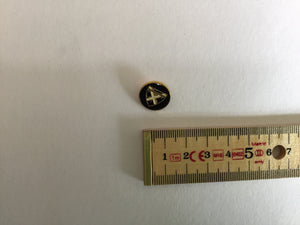 Button 15mm Round Embossed Shield
